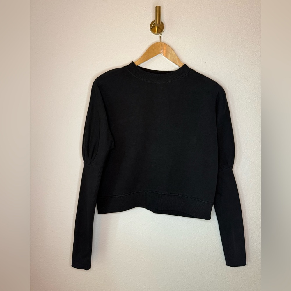 Levi’s Cropped Black Sweatshirt size XS